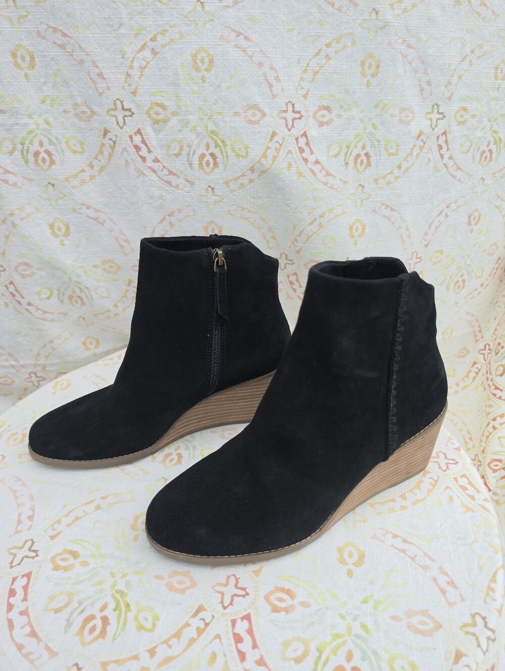 TOMS Women’s 10 Black Suede Leather Wedge Ankle Boots Side Zip Booties